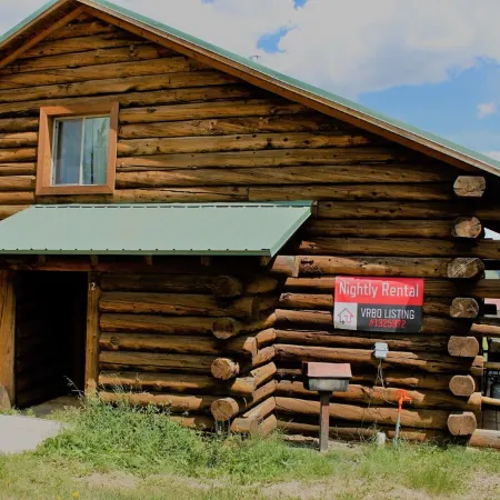 Enjoy a Get-A-Way @ this cozy log cabin on Eagle Nest Lake, in Eagle Nest NM!!