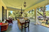 King St Retreat- Pvt Pool, Bball, Ping Pong, Pets OK