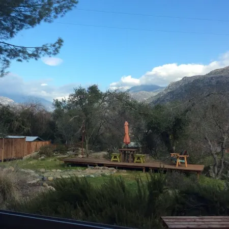 Chic 2B2b Bungalow w/ studio 3 mi to Sequoia NP - Dog Friendly!