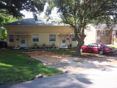 Mid-Century Modern Beach Apartment Hotels near Norfolk International Airport