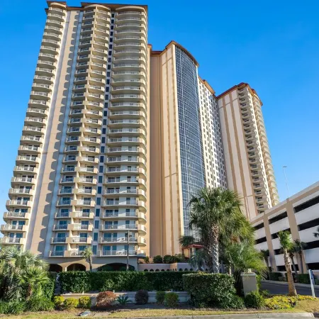 OCEANVIEW 308 MARGATE - Bright Beach Decor, NEW FLOORS, & Ready to Accommodate!