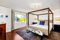 Cozy 5-bedroom with huge private backyard! Perf 4 reunions & recently renovated! 소랜도밸리 / 미라메사 호텔