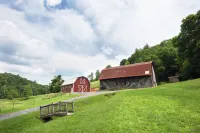 36 Private Acres on the New River w/Hot Tub