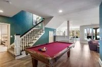 Sunrise Villa - 7000 sf: 5 king/1 queen/7 single beds, heated pool, great views