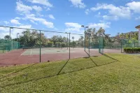 Family Guesthouse with Pool Views minutes from Nokomis Beach