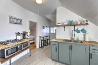 1 minute to historic downtown, bring your pet!