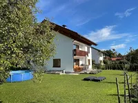 Very nice, newly renovated vacation home near Kochel am See for up to 10 people Hotel a GroBweil
