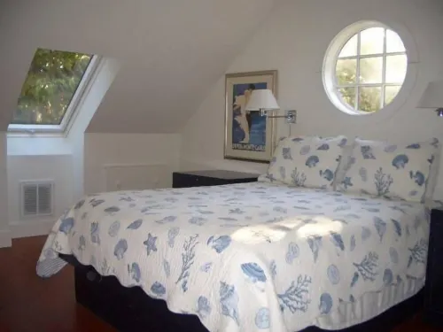 Charming Waterfront Carriage House