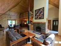 Beautiful, family-friendly home in private wilderness setting Hotels in Wilmington