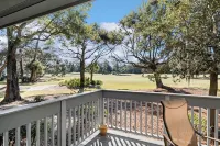 Daze Off! Stunning two bedroom with loft Turnberry end unit Villa