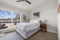Boho 2Bed Retreat - 5 Min to Shops & Eats & Airport