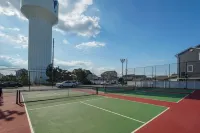 Prime location beach stay! Fully updated, just steps to all you need! Sleeps 10+ Hotels in Toms River