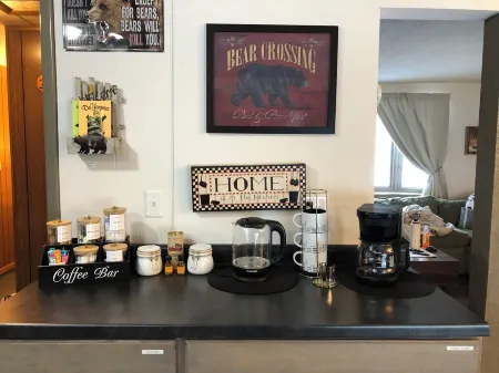 Moose Tracks Hot Tub Hideaway w/50 amp EV Outlet