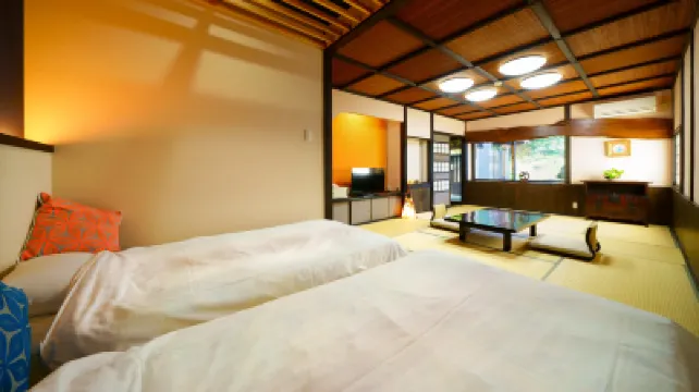 Ureshino Onsen Kujaku Hotels near Zuikoji