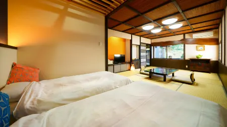 Ureshino Onsen Kujaku Отели рядом с достопримечательностью «嬉野温泉 湯けむり広場»