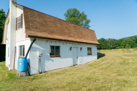 NEW! Farmhouse- Backyard of Shenandoah Nat'l Park