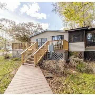 Charming 2-bedroom house on the St John’s River in Palatka with amazing views