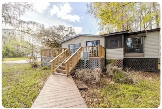 Charming 2-bedroom house on the St John’s River in Palatka with amazing views