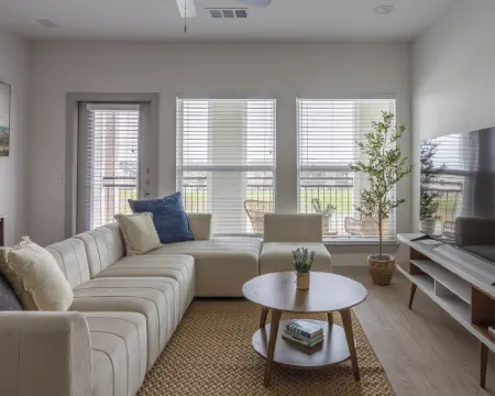 Feel@Home I Rosenberg I Lakeview Hotels in Rosenberg