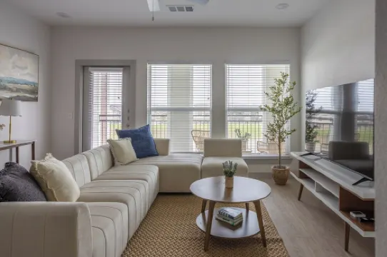 Feel@Home I Rosenberg I Lakeview