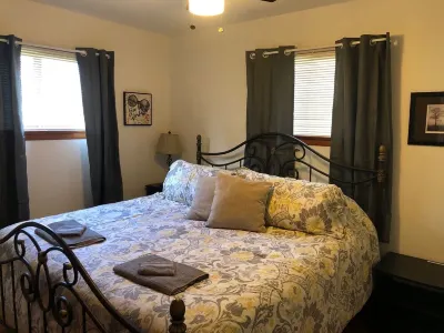 Hometown Cozy  ADA friendly, Kids, Pets, King Bed! Quiet, Safe Neighborhood Hotels in 