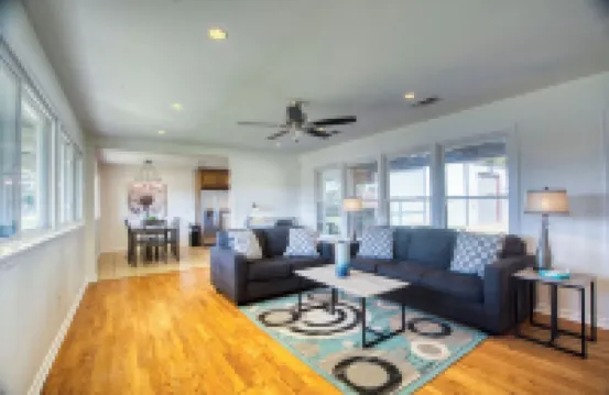 3-bedroom home in Old Midland/Downtown Area w/ spacious backyard and fireplace