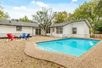 Luxury Newly Renovated Home w/Private Pool+Fire Pit+BBQ Near Downtown&Airport