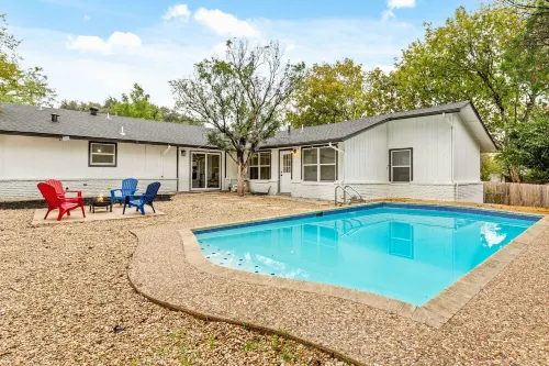 Luxury Newly Renovated Home w/Private Pool+Fire Pit+BBQ Near Downtown&Airport