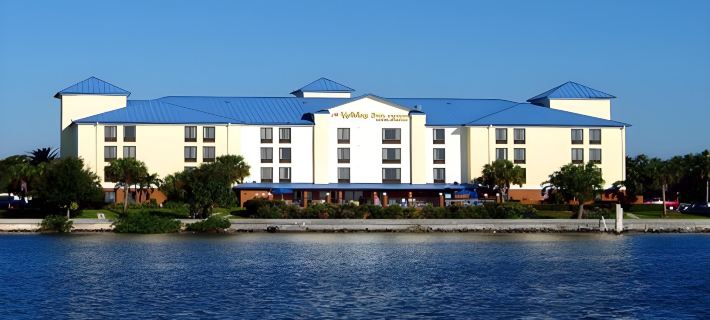 Holiday Inn Express & Suites TAMPA AIRPORT by IHG Hotels in Tampa