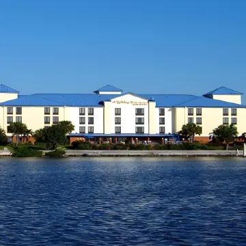 Holiday Inn Express & Suites TAMPA AIRPORT by IHG Отели рядом с достопримечательностью «Поле для гольфа Rocky Point Golf»