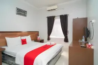 RedDoorz Syariah Near Tugu Dodol Kandangan