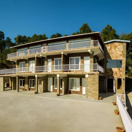 Kasar Rainbow Yoga Retreat