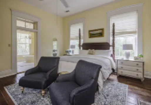 Belle Terre Mansion - Remodeled Pre-Civil War- Contemporary. Southern. History.