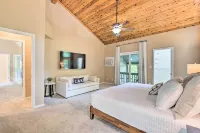 Large 5 Bdrm Golf Course home, Mountain Views, & Rumbling Bald amenities.