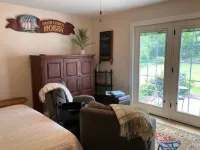 Walking Distance to Downtown and Waterfront - Cozy Studio Apartment