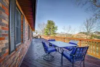 Charming level 3-BR,2Ba house in Johnson City with WiFi, AC, views, pet friendly