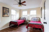 The Durr House at Pea Level, historic home on beautiful Corn Creek. Hotels in Wetumpka