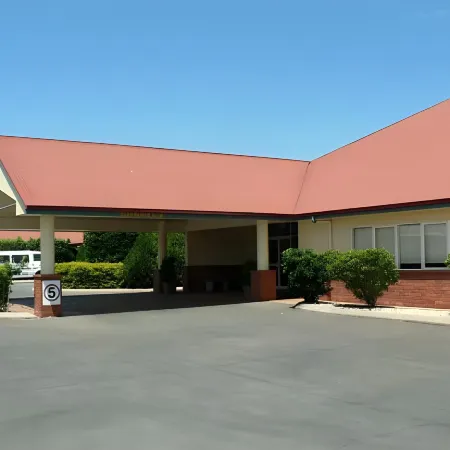 Emerald Explorers Inn