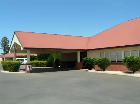 Emerald Explorers Inn