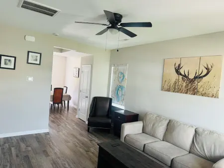 Brand NEW Entire home in Statesville, NC Отели в г. Айрделл