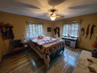 Rustic 3 Bedroom House- Classic West Virginia Mountain View