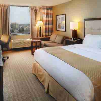 DoubleTree by Hilton Hotel St. Louis - Westport Rooms