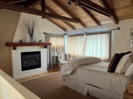 Gateway to Big Sur, 10 Min to Carmel Restaurants. Pebble Beach 8 Miles Away Отели рядом с достопримечательностью «Заказник Пойнт Лобос Стейт»