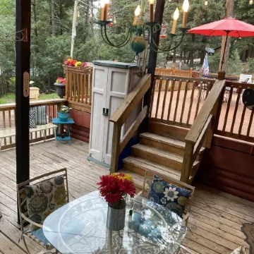 Mountain Cabin walking distance to Park and Brewery. Level off street parking.