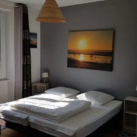 House 5 Bedrooms, 2 bathrooms, enclosed garden 800m from Morgat beach