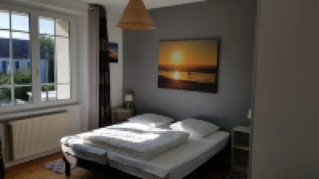 House 5 Bedrooms, 2 bathrooms, enclosed garden 800m from Morgat beach