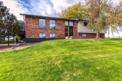 10 minutes from dozens of wineries!