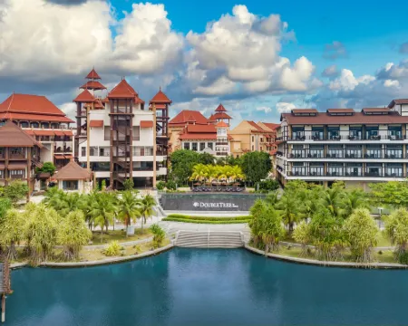 ดับเบิลทรี บาย ฮิลตัน ปุตราจายา เลคไซด์ โรงแรมในปุตราจายา