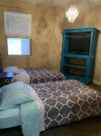 Spacious house w/pool and hot tub. Plenty of room to entertain!