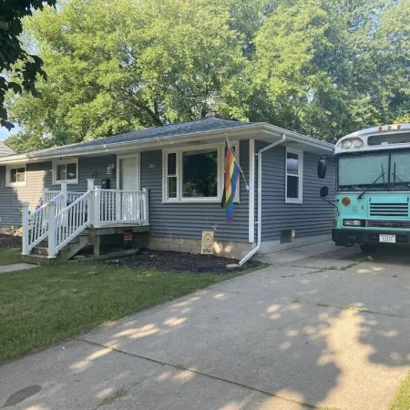 Family fun House - large fenced in backyard, Theater, Bean bag Lounge